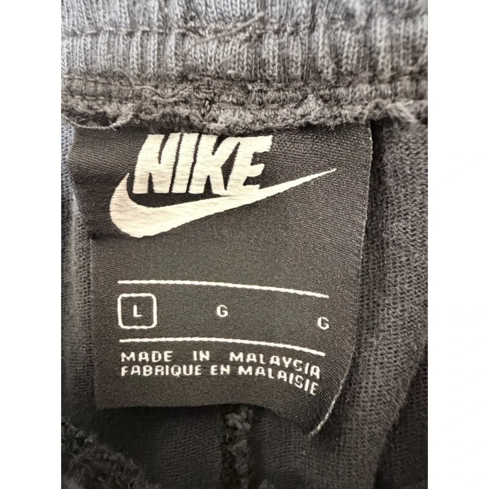 Nike sportswear club